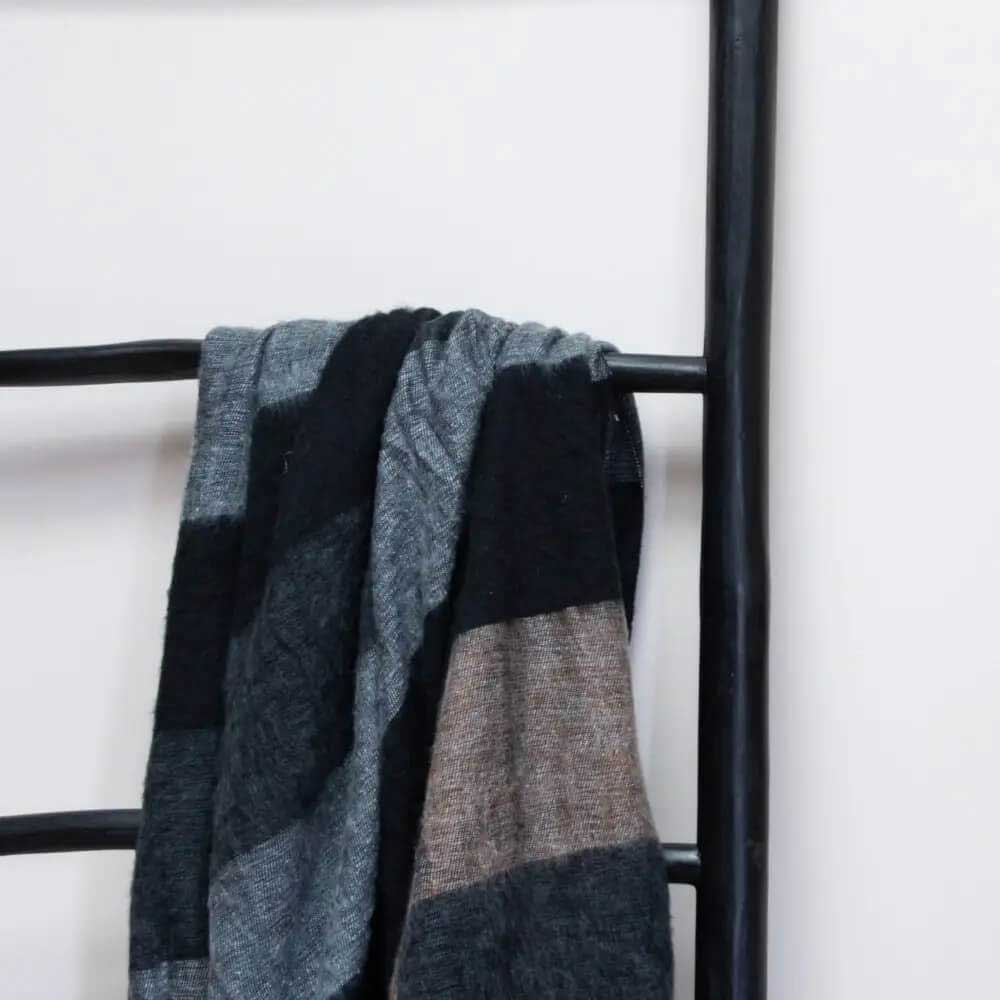 Lena Black Xl Decoration Ladder